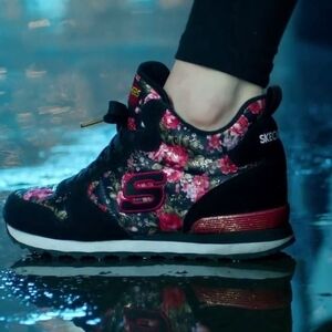 Skechers Women's Floral Black Pink Athletic Sneakers